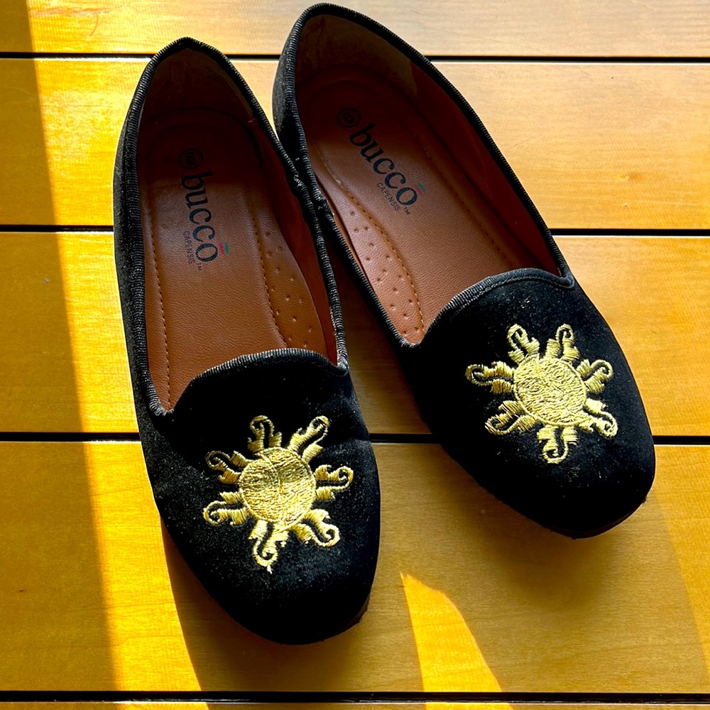 Velvet smoking shoes with embroidered suns